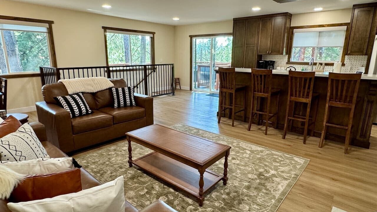Photo of Livingroom in Round Hill Village