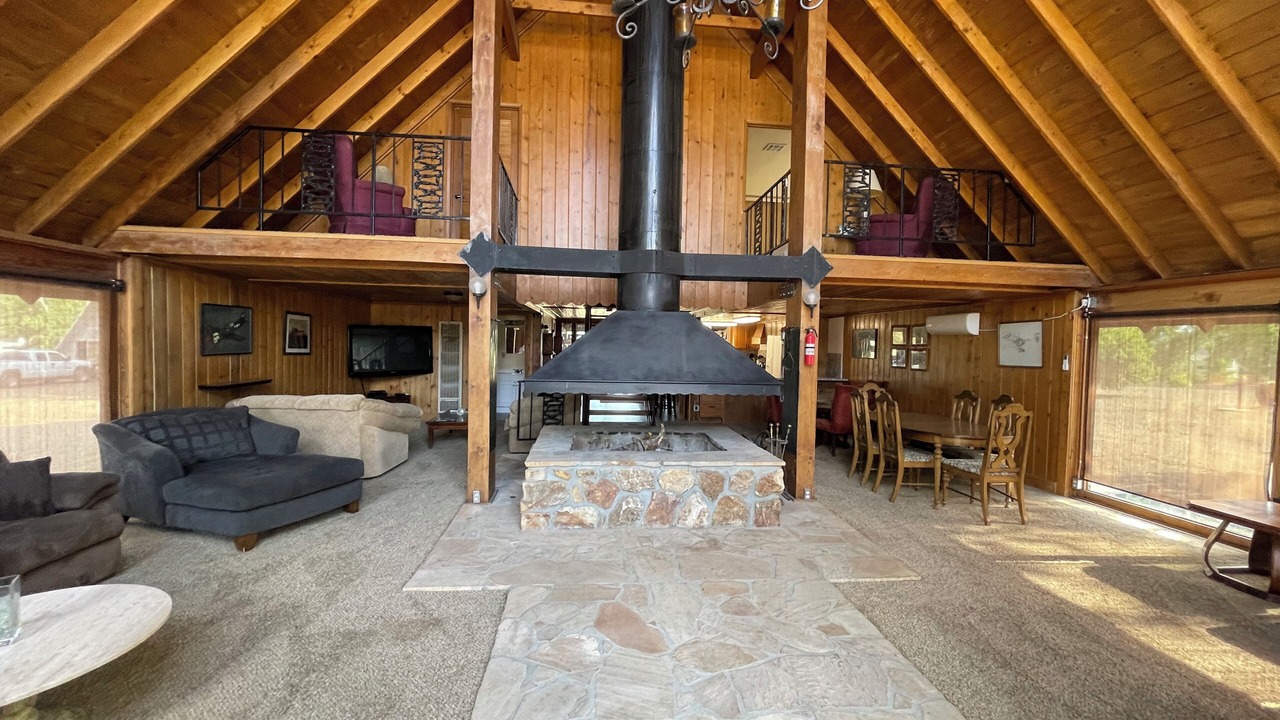 Photo of Livingroom in Frazier Park
