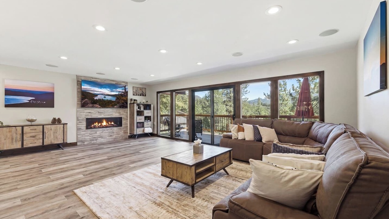 Photo of Livingroom in Round Hill Village