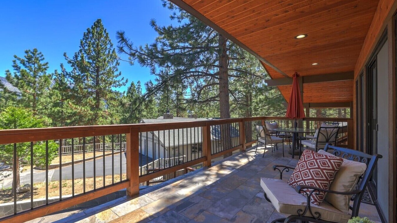 Photo of Outdoor in Round Hill Village