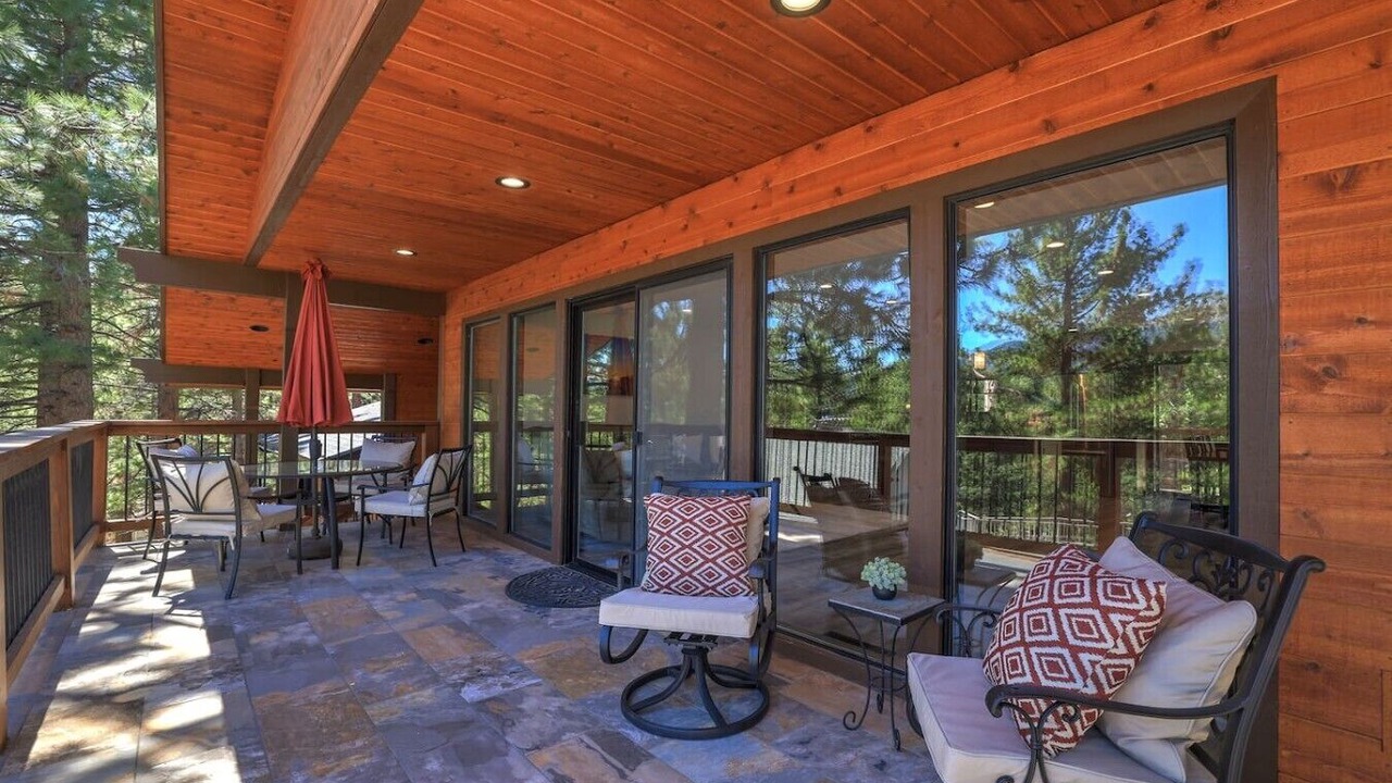 Photo of Outdoor in Round Hill Village