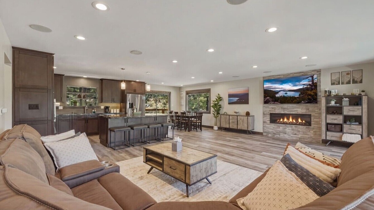 Photo of Livingroom in Round Hill Village