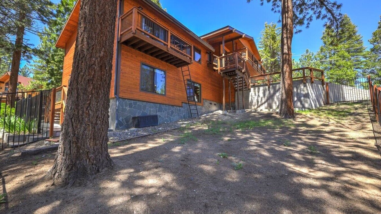 Photo of Outdoor in Round Hill Village
