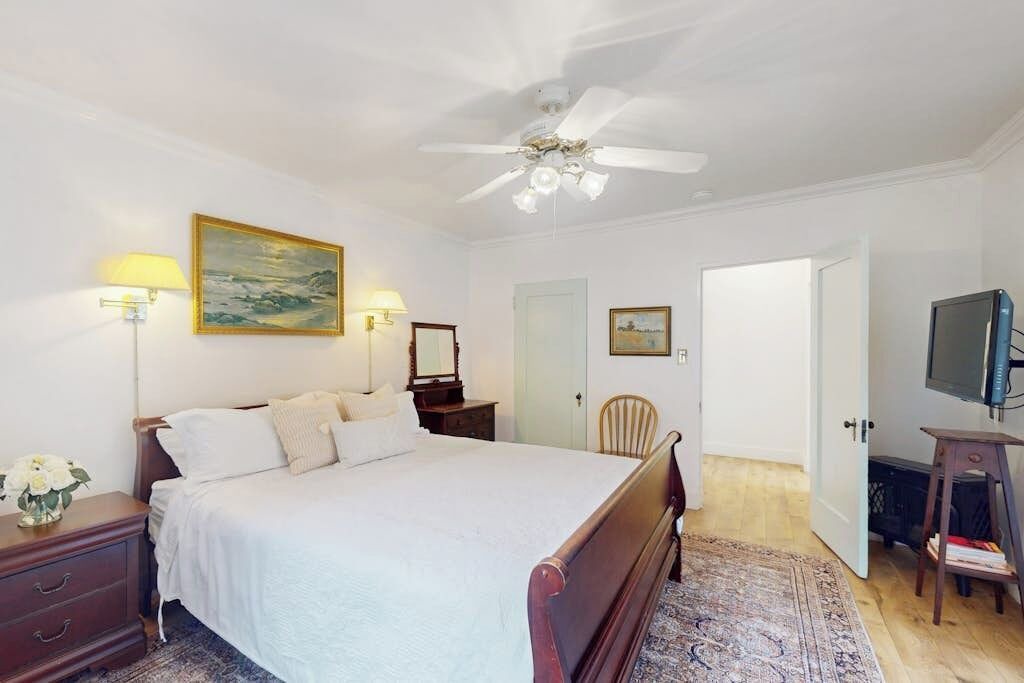 Photo of Bedroom in East Beach