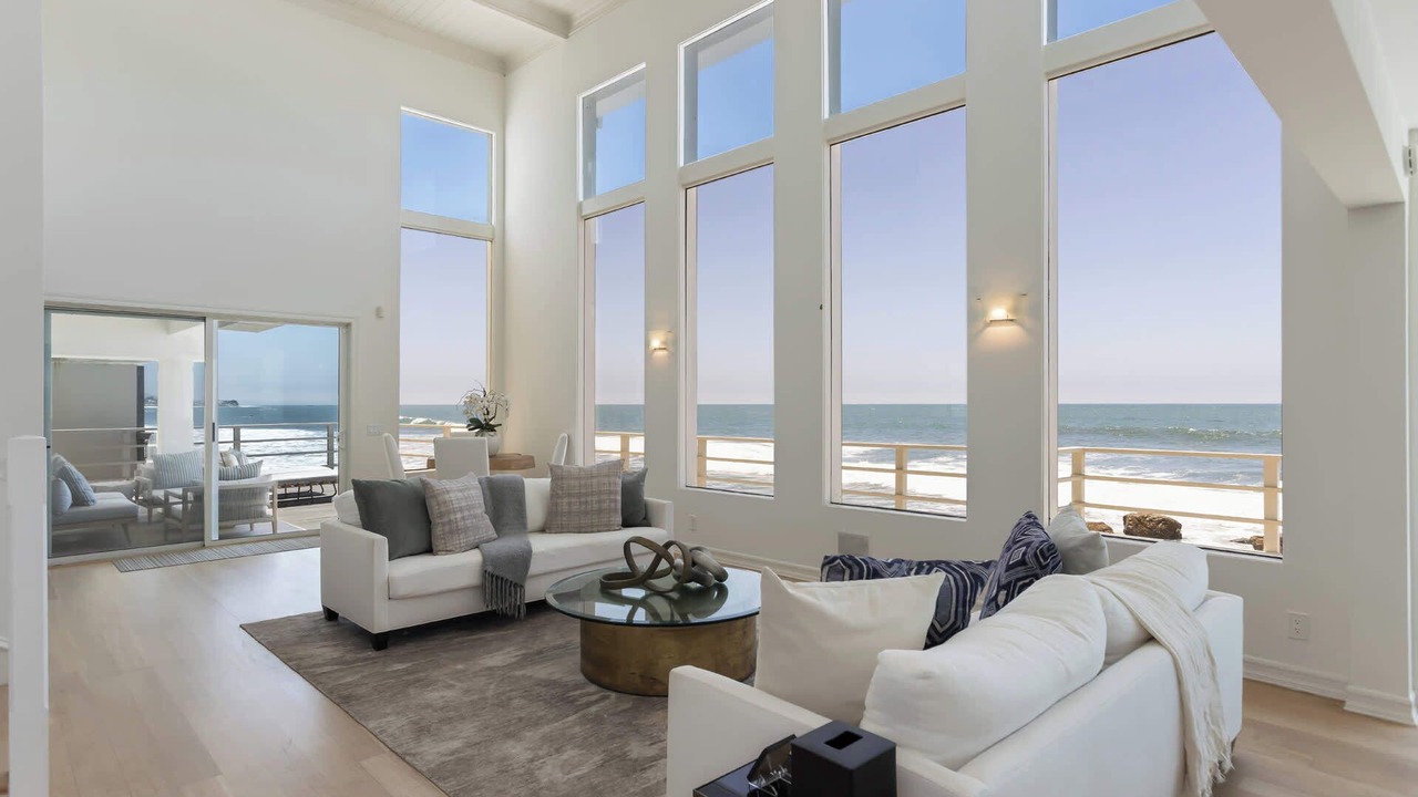 Photo of Livingroom in Eastern Malibu