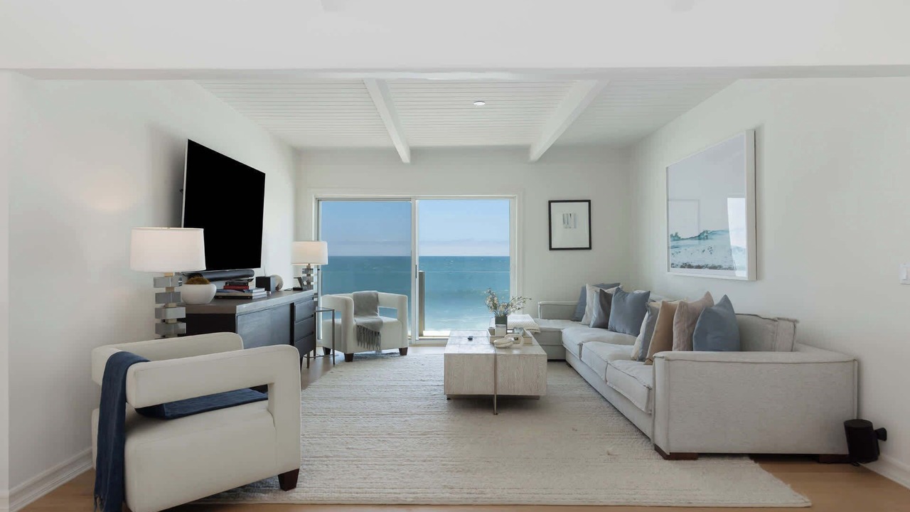 Photo of Livingroom in Eastern Malibu