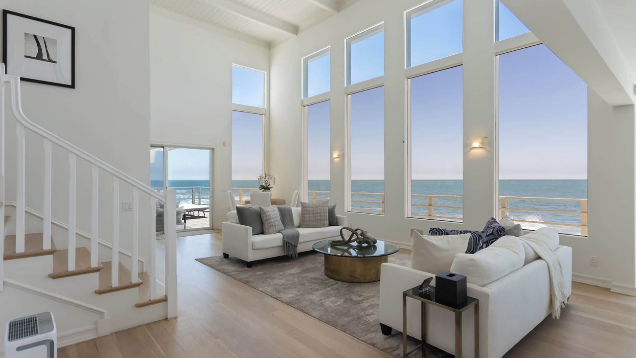 Photo of Livingroom in Eastern Malibu