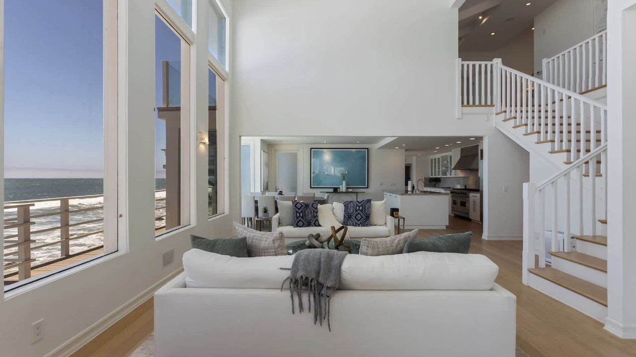 Photo of Livingroom in Eastern Malibu