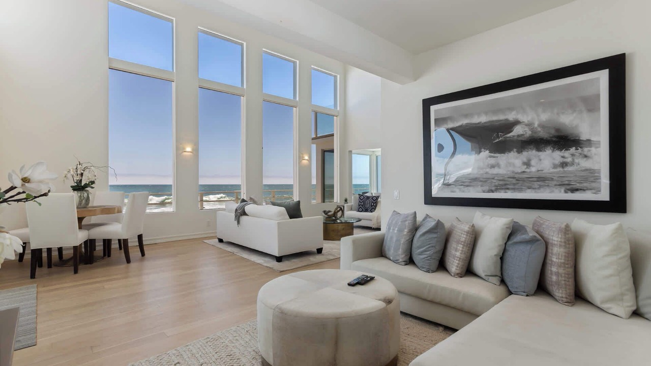Photo of Livingroom in Eastern Malibu