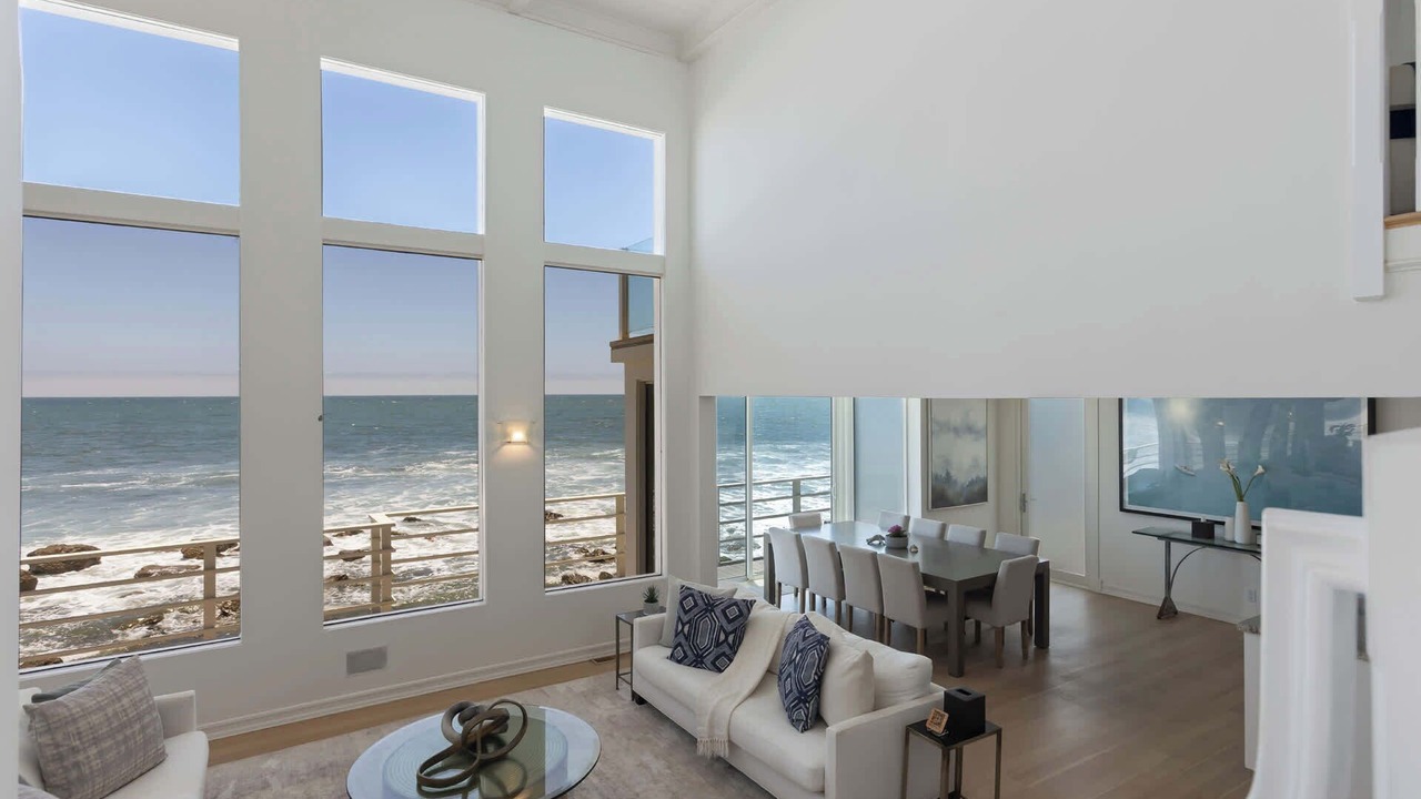 Photo of Livingroom in Eastern Malibu