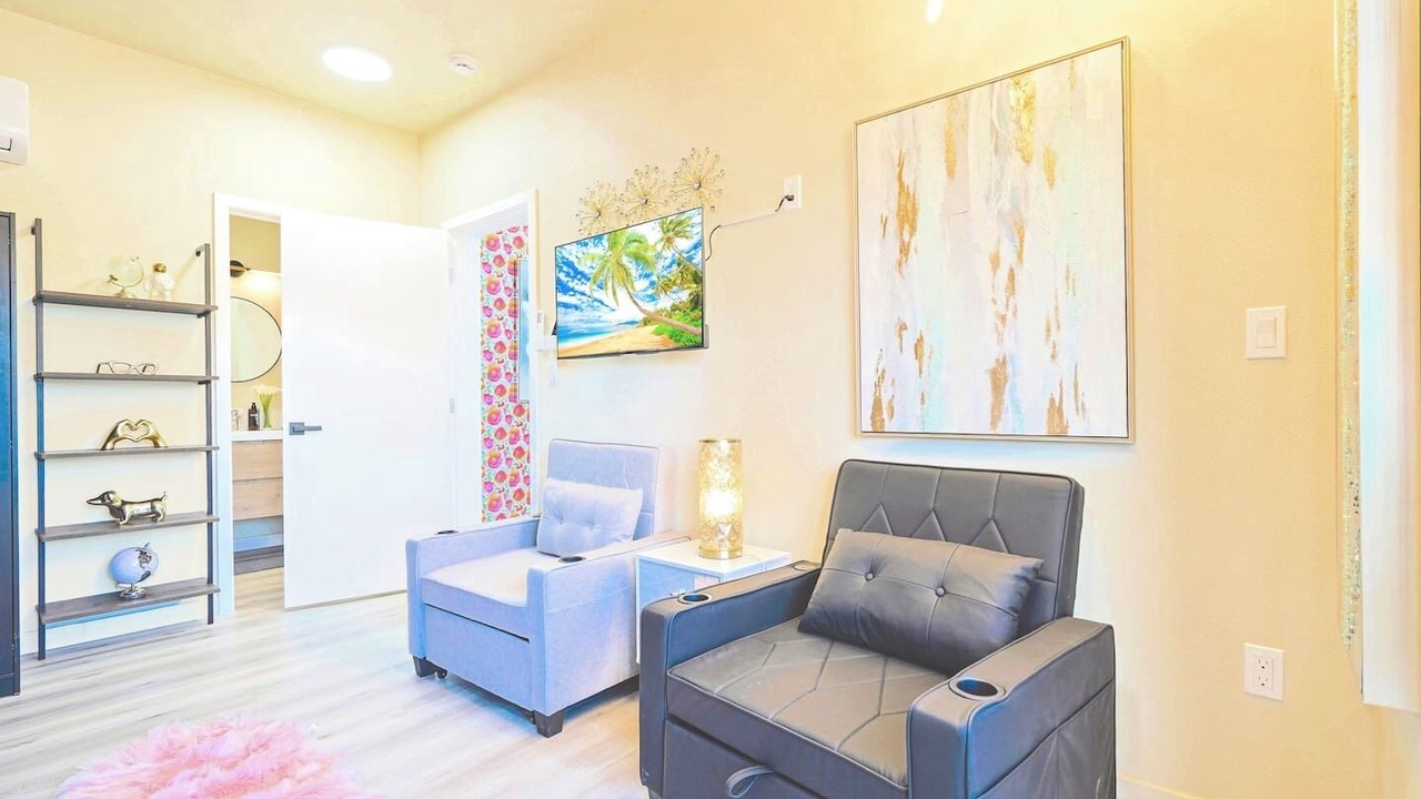 Photo of Livingroom in North Hills East