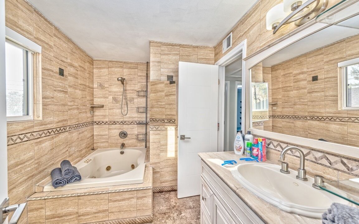 Photo of Bathroom in Rancho Oakey