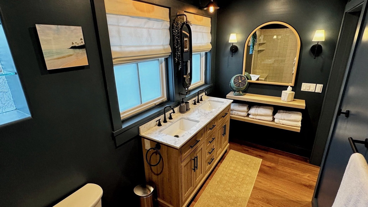 Photo of Bathroom in Oak Park