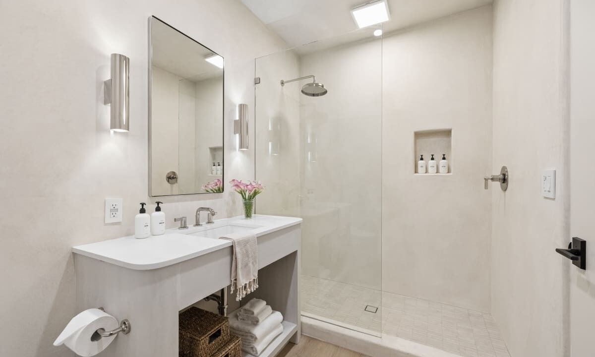 Photo of Bathroom in Oak Park