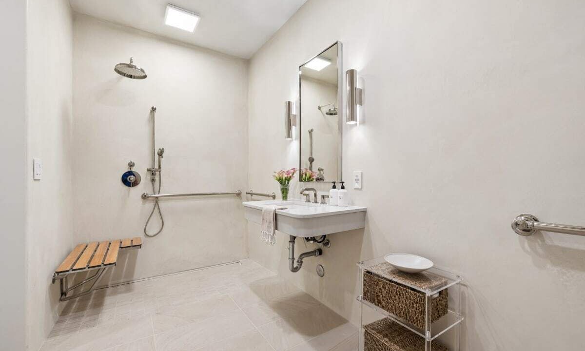 Photo of Bathroom in Oak Park