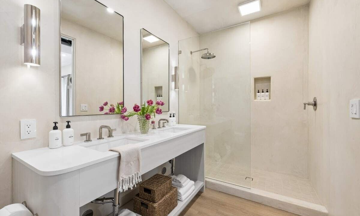 Photo of Bathroom in Oak Park