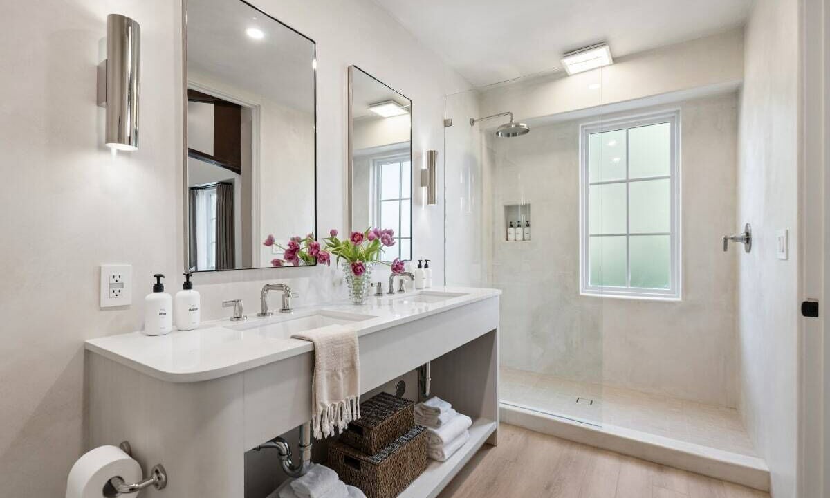 Photo of Bathroom in Oak Park
