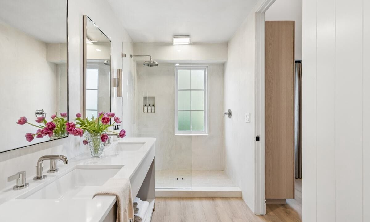Photo of Bathroom in Oak Park
