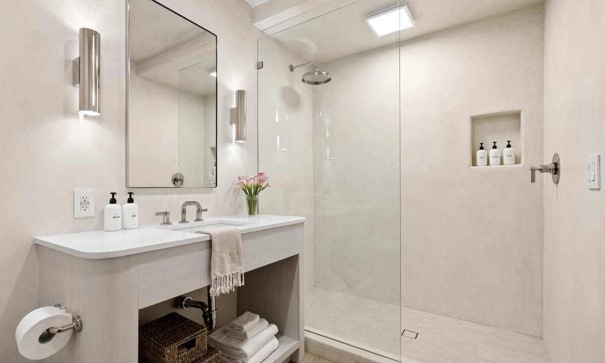 Photo of Bathroom in Oak Park