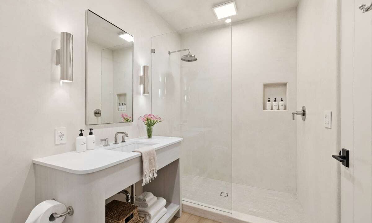 Photo of Bathroom in Oak Park