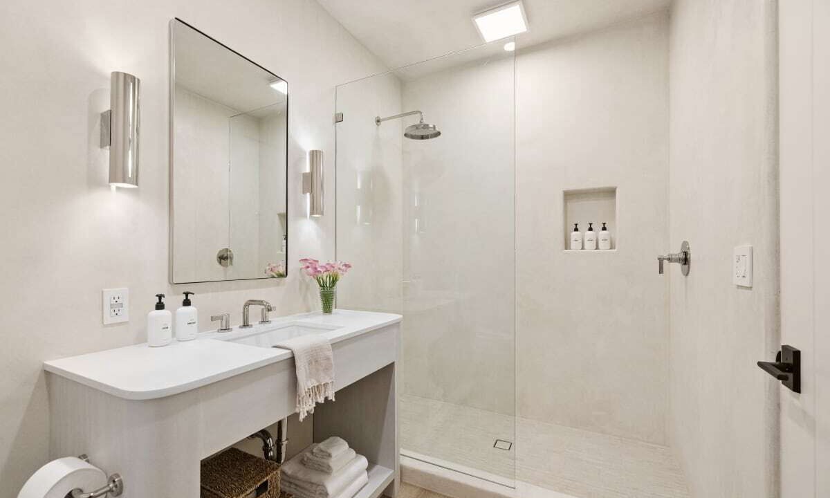Photo of Bathroom in Oak Park