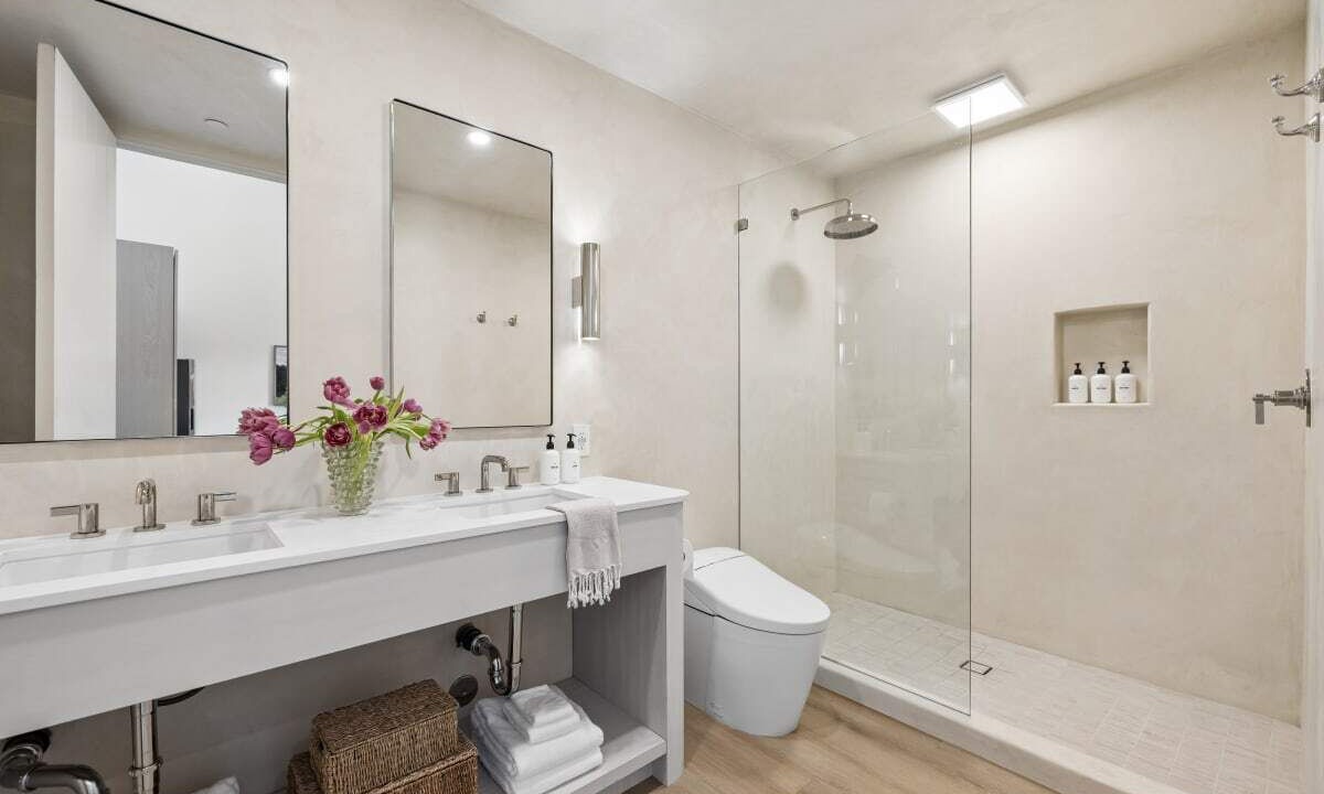Photo of Bathroom in Oak Park