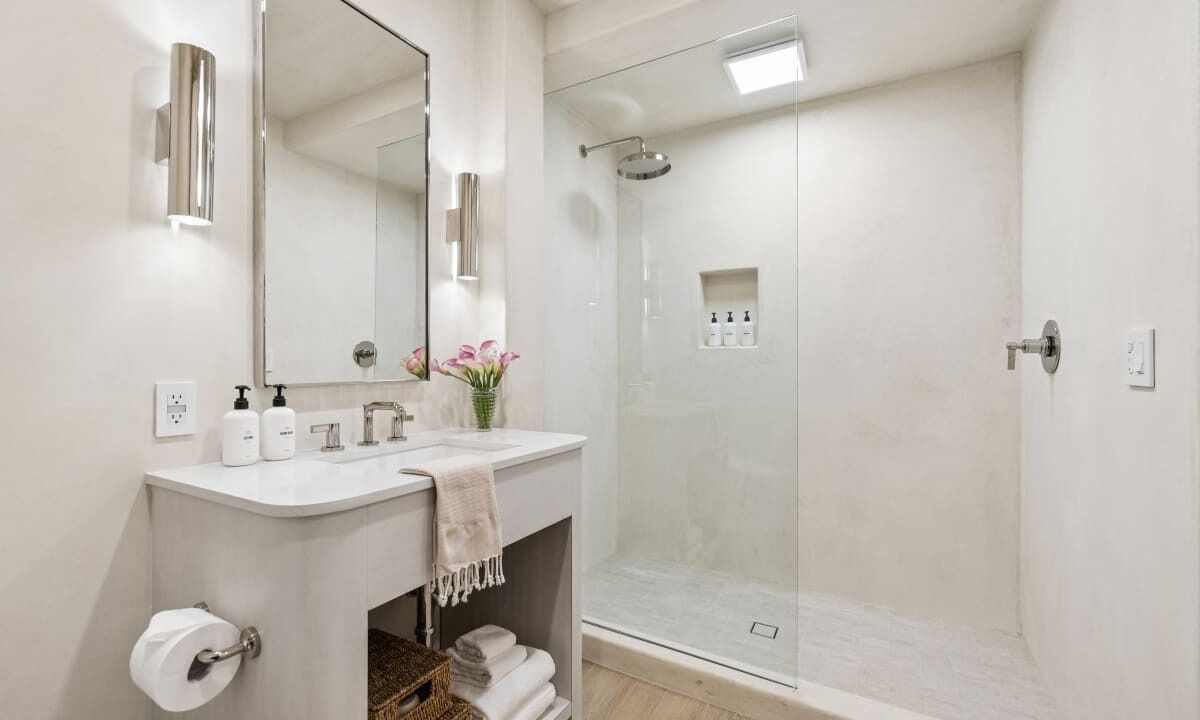 Photo of Bathroom in Oak Park