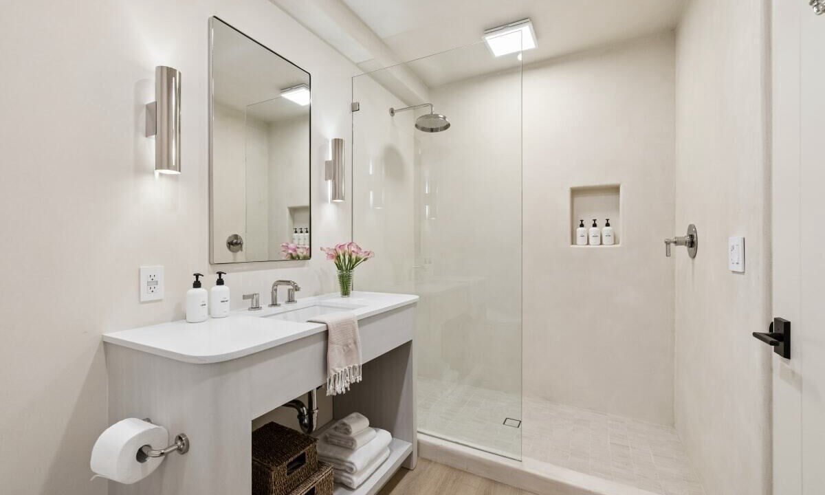 Photo of Bathroom in Oak Park