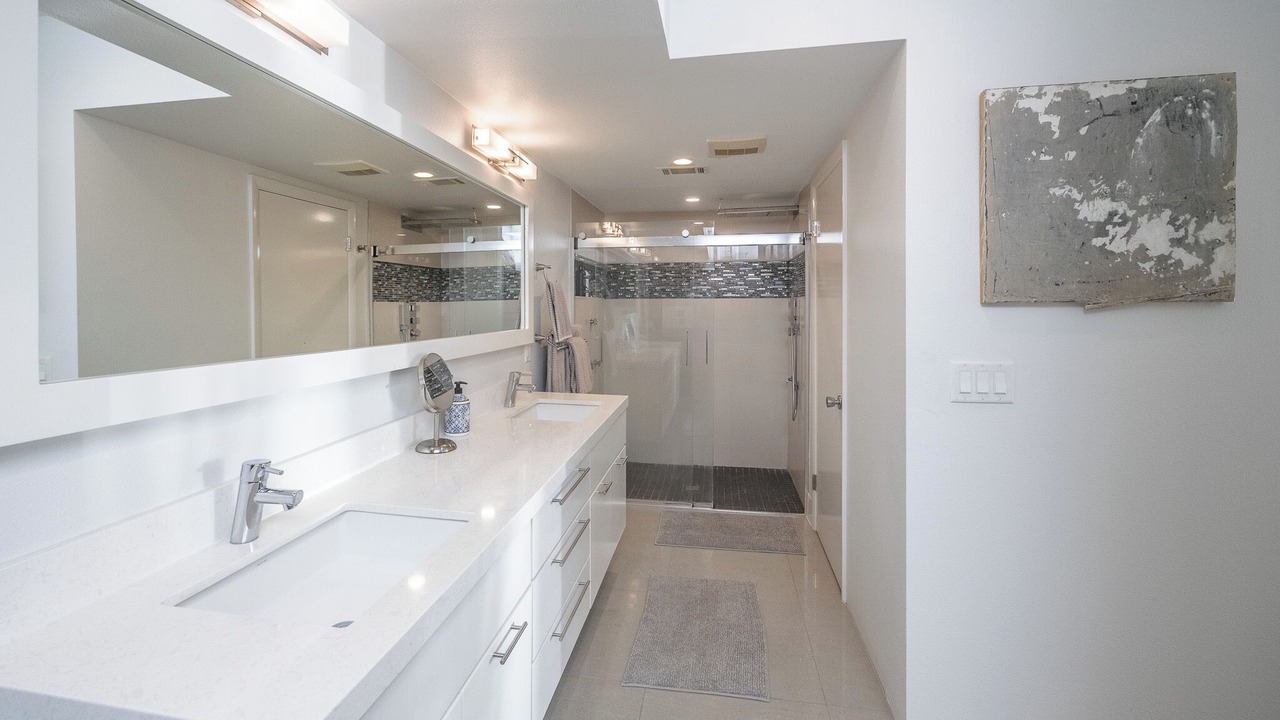 Photo of Bathroom in Araby Commons