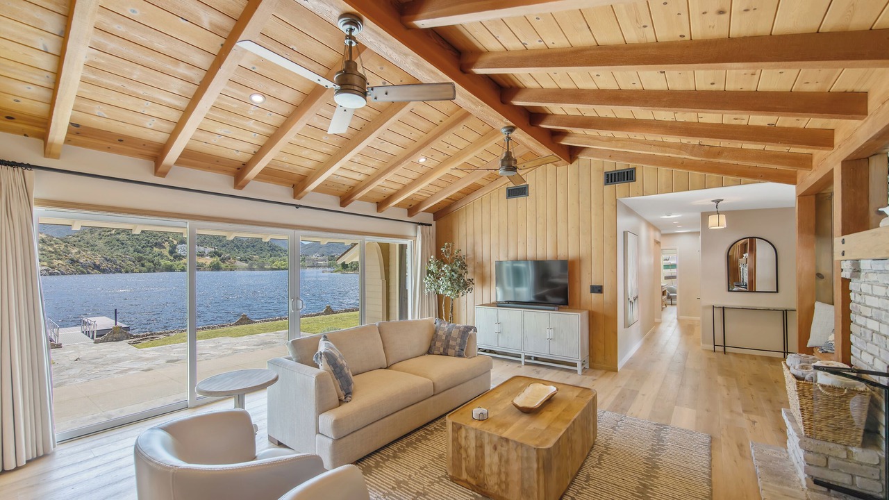 Photo of Livingroom in Thousand Oaks