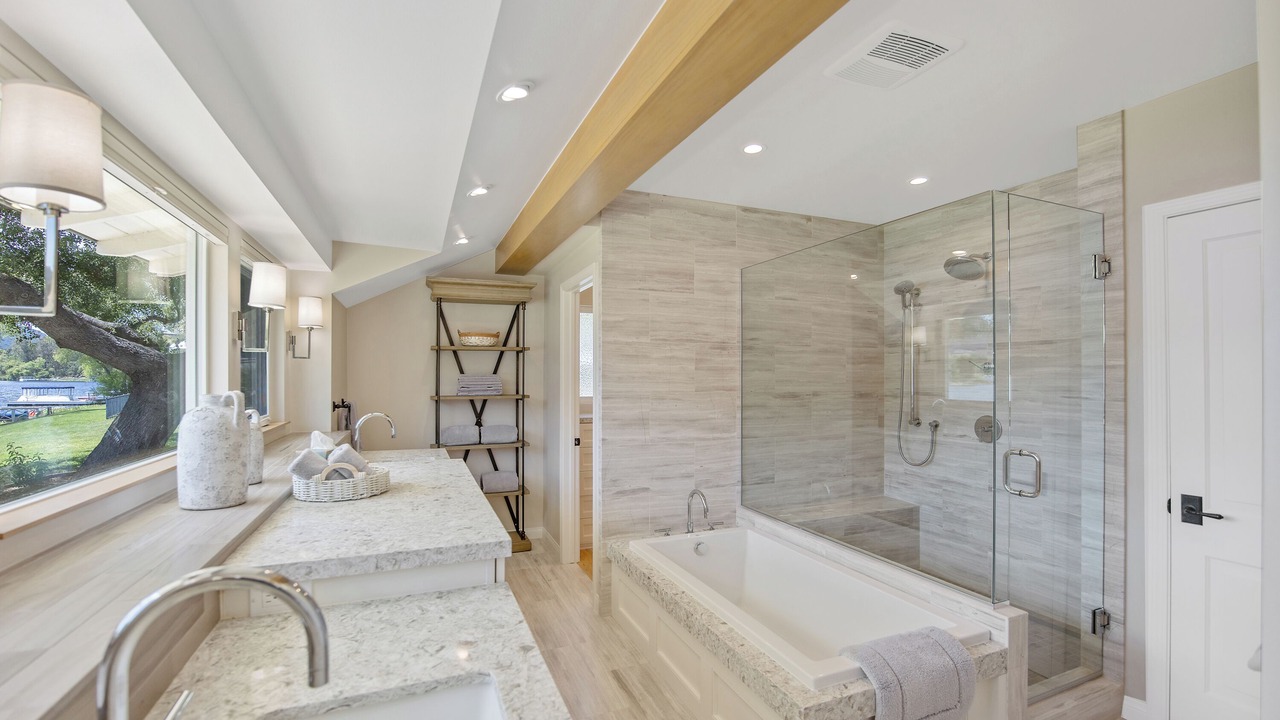 Photo of Bathroom in Thousand Oaks