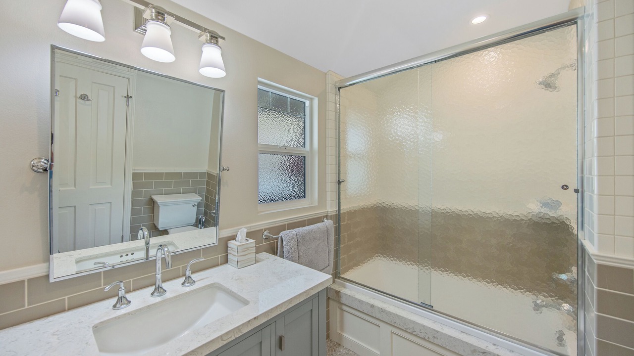 Photo of Bathroom in Thousand Oaks