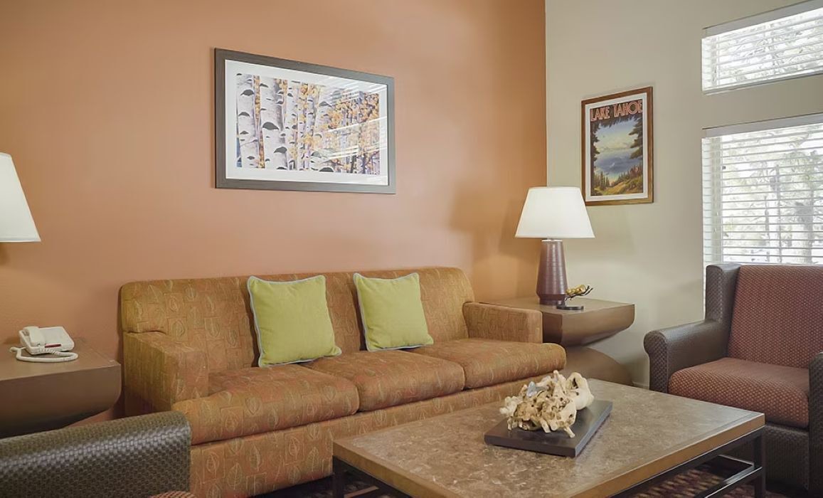 Photo of Livingroom in Round Hill Village