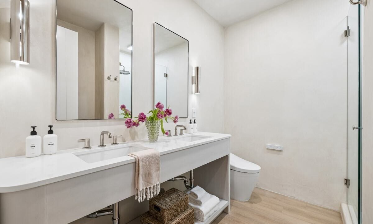 Photo of Bathroom in Oak Park