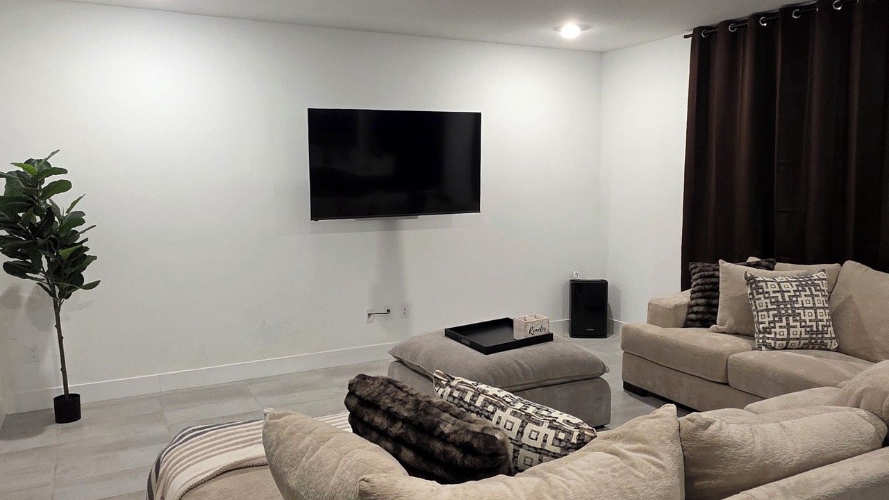 Photo of Livingroom in Enterprise