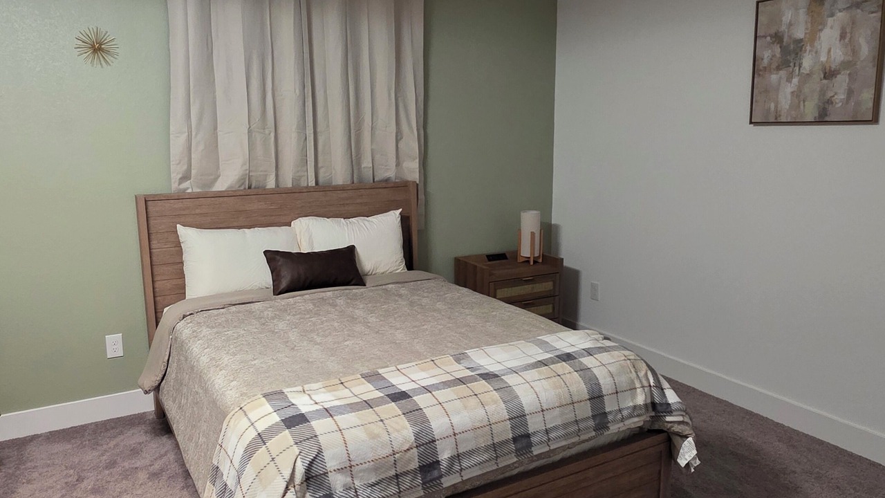 Photo of Bedroom in Enterprise