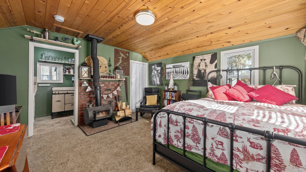 Photo of Bedroom in Frazier Park