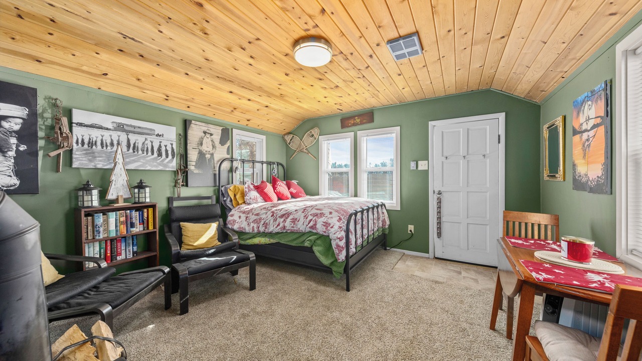 Photo of Bedroom in Frazier Park