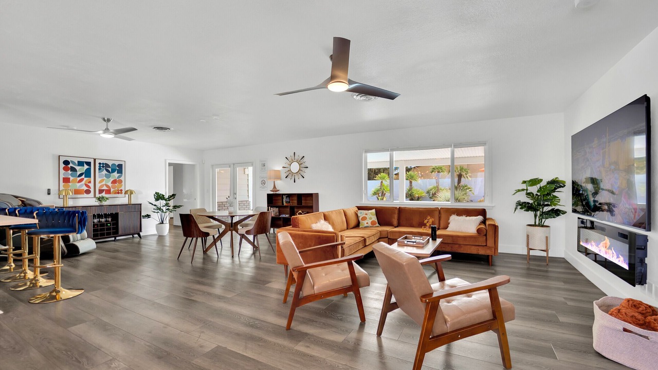 Photo of Livingroom in Royal Crest Rancheros