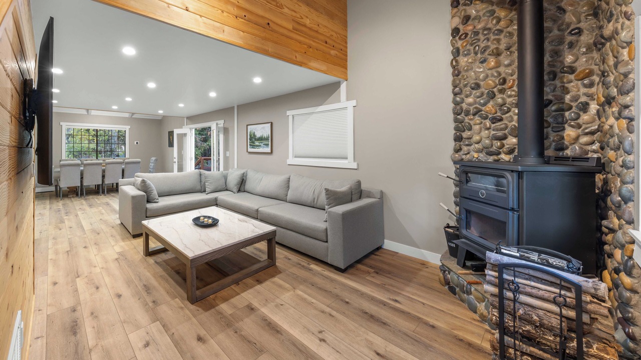 Photo of Livingroom in Frazier Park