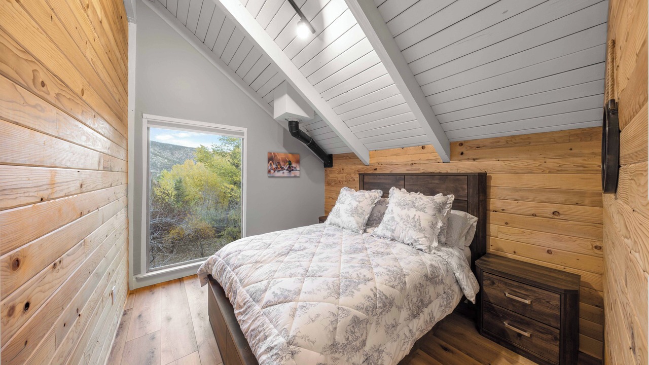 Photo of Bedroom in Frazier Park
