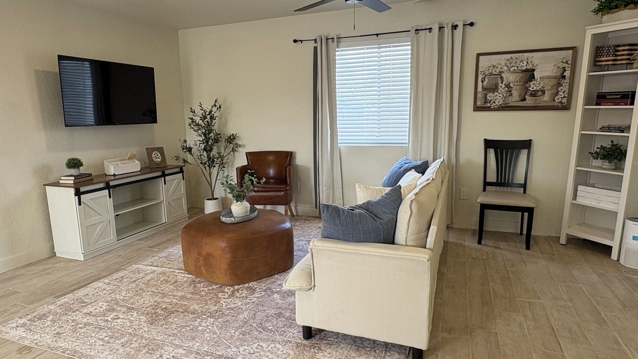 Photo of Livingroom in Hanford