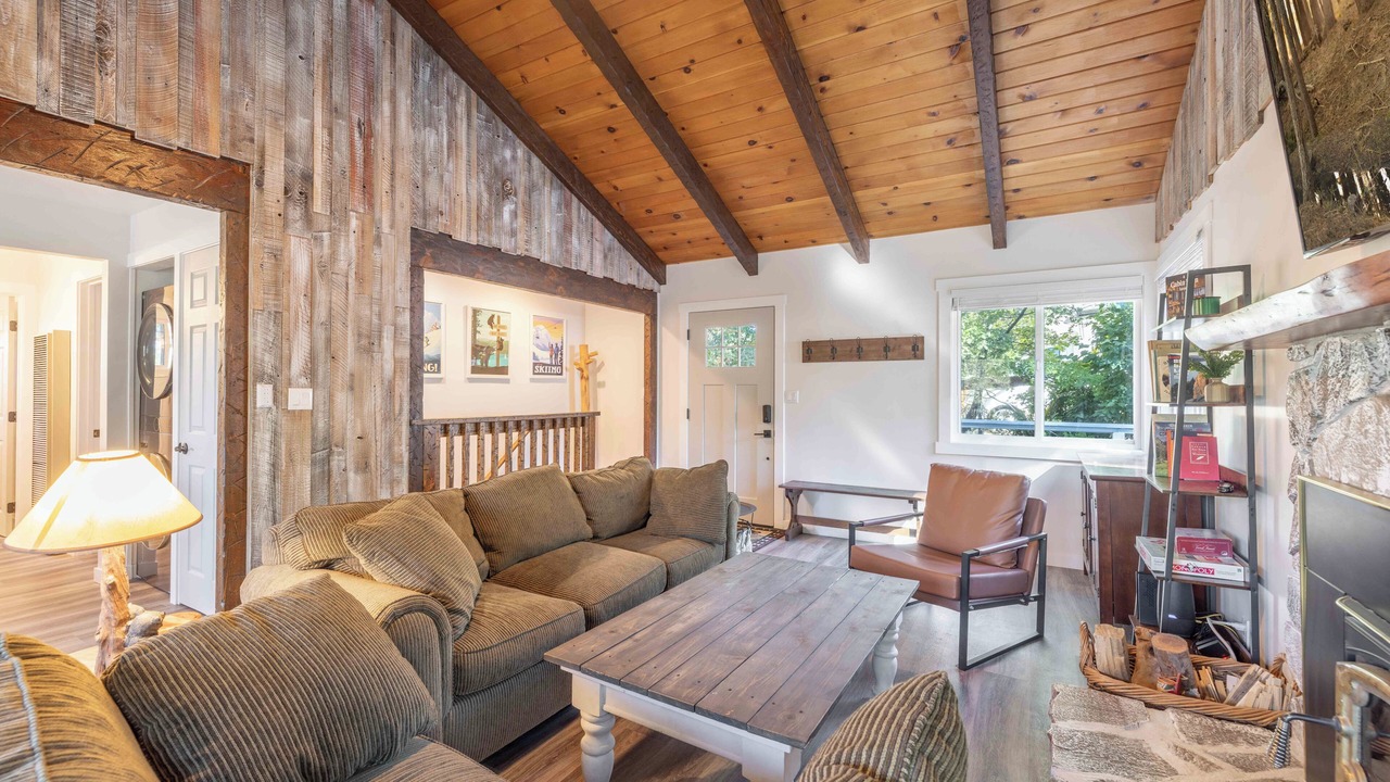 Photo of Livingroom in Fox Farm