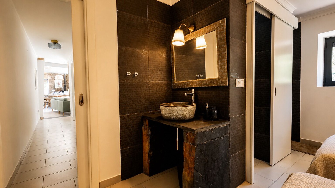 Photo of Bathroom in Arouca