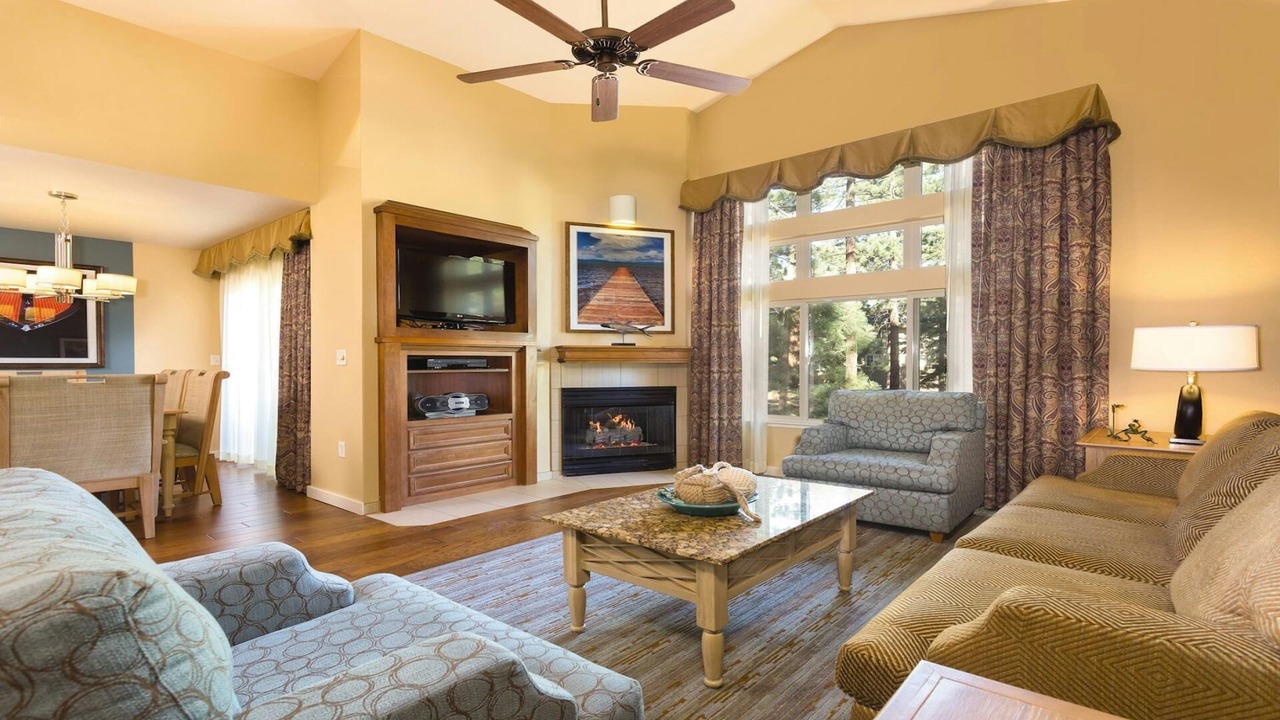 Photo of Livingroom in Round Hill Village