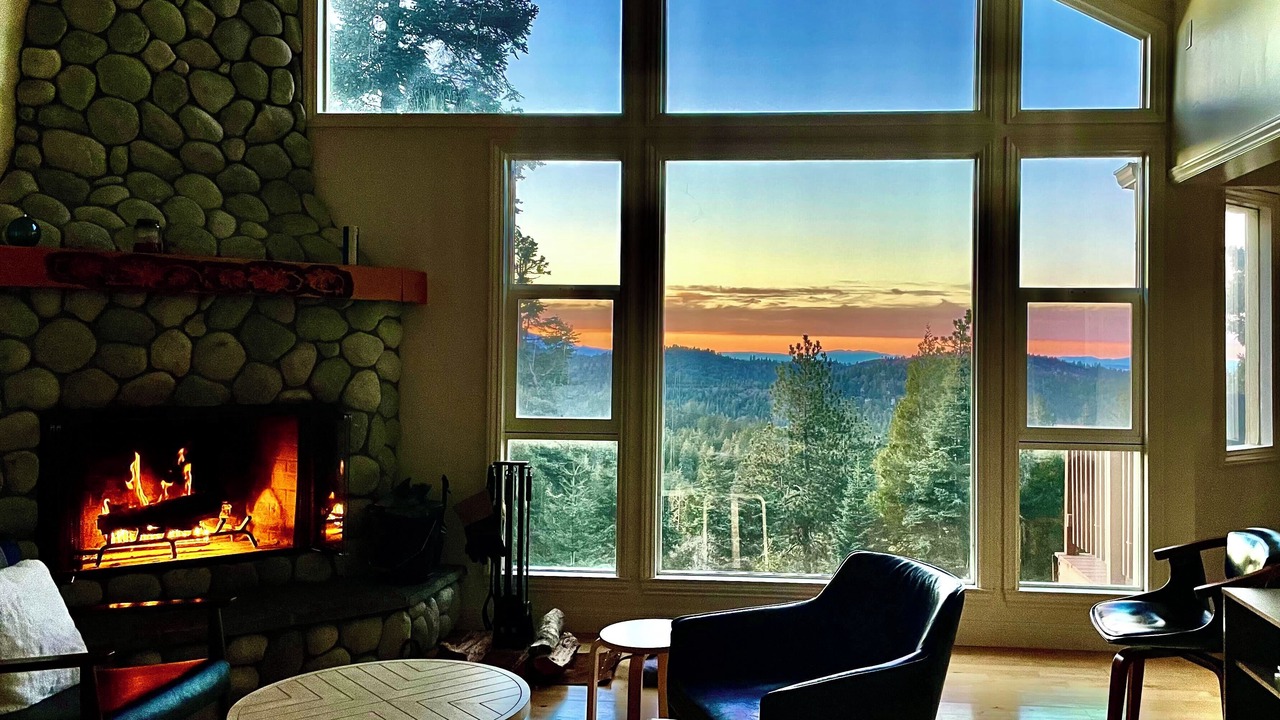 Photo of Livingroom in Arrowhead Villas