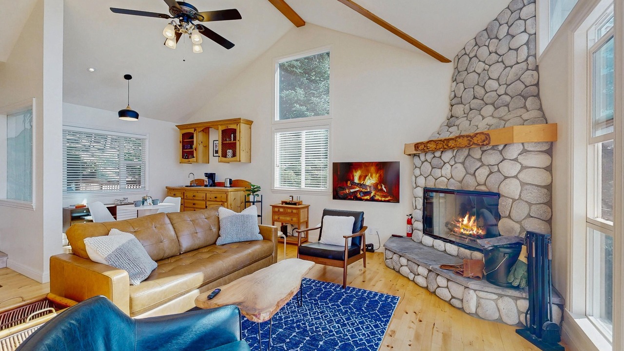 Photo of Livingroom in Arrowhead Villas