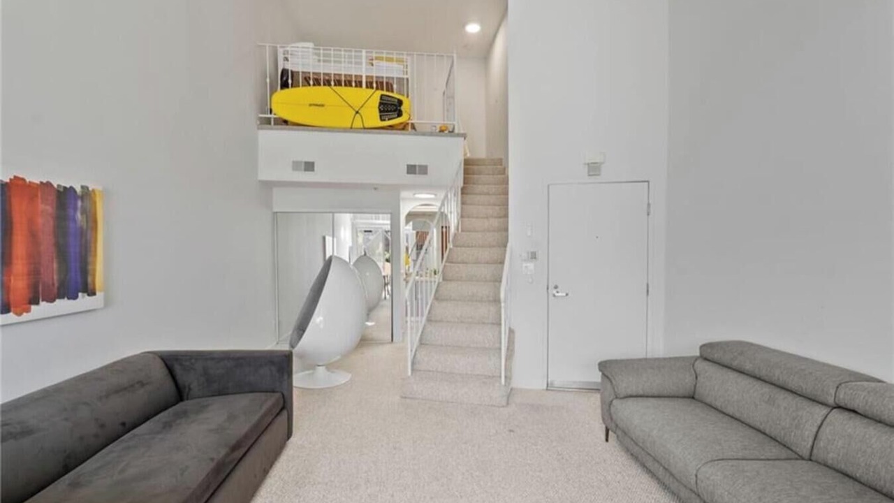 Photo of Livingroom in Wilshire