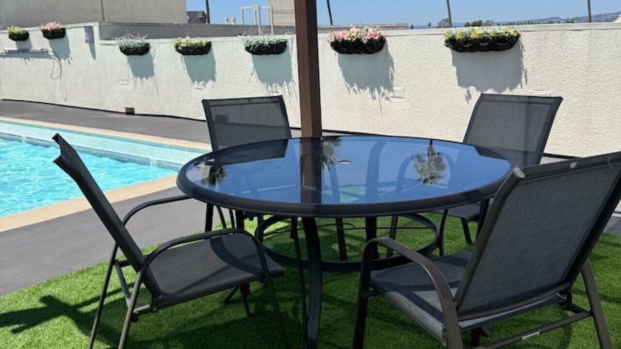 Photo of Outdoor in Wilshire