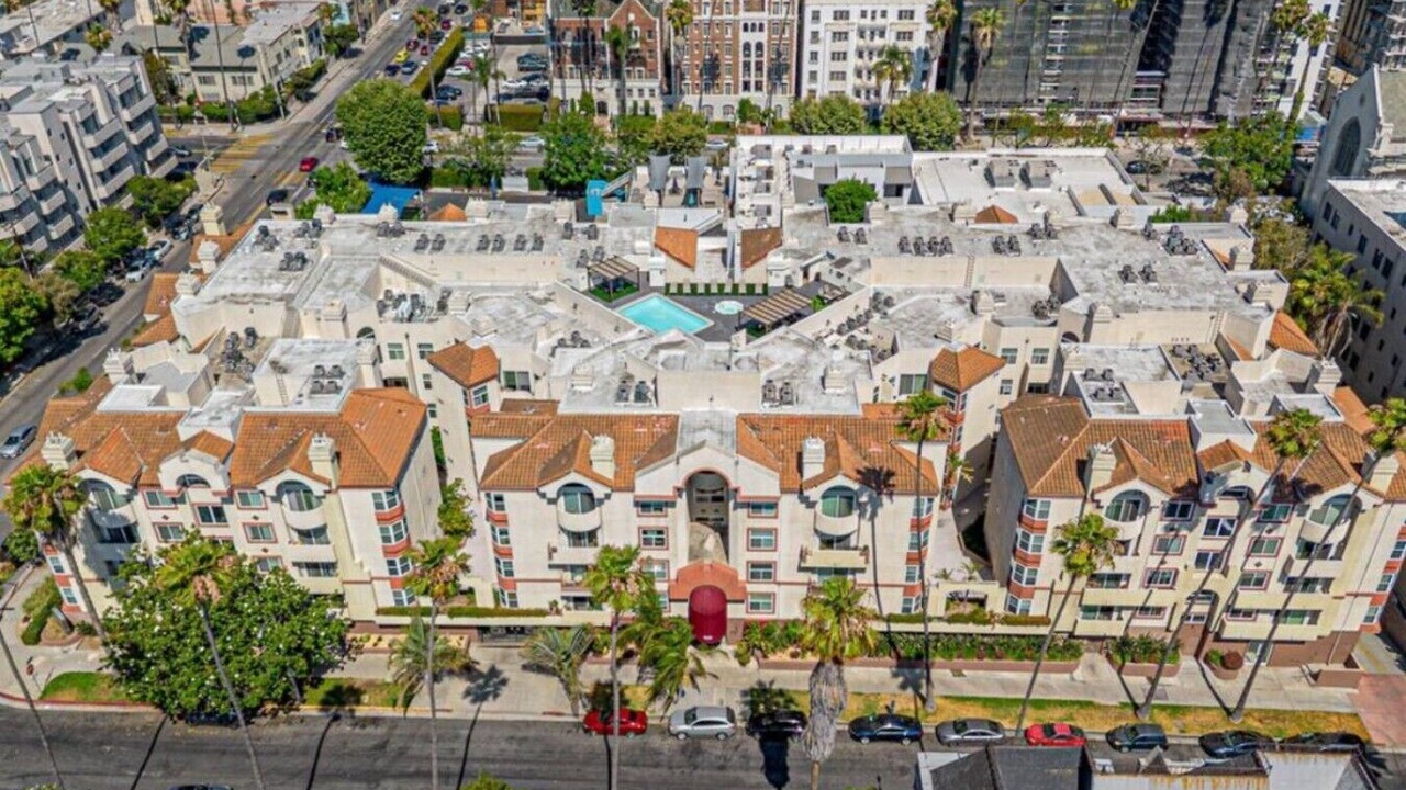 Photo of Outdoor in Wilshire